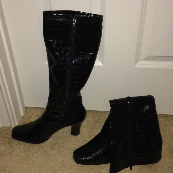 Black leather, heeled boots - Picture 2 of 4